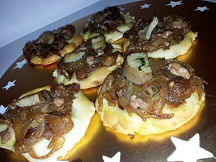 recette Pizza de noel au confit d'oignons cépes et foie gras