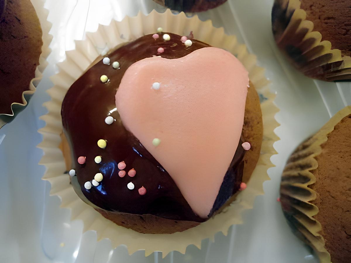 recette Cupcakes au chocolat et coeur de pâte d'amande