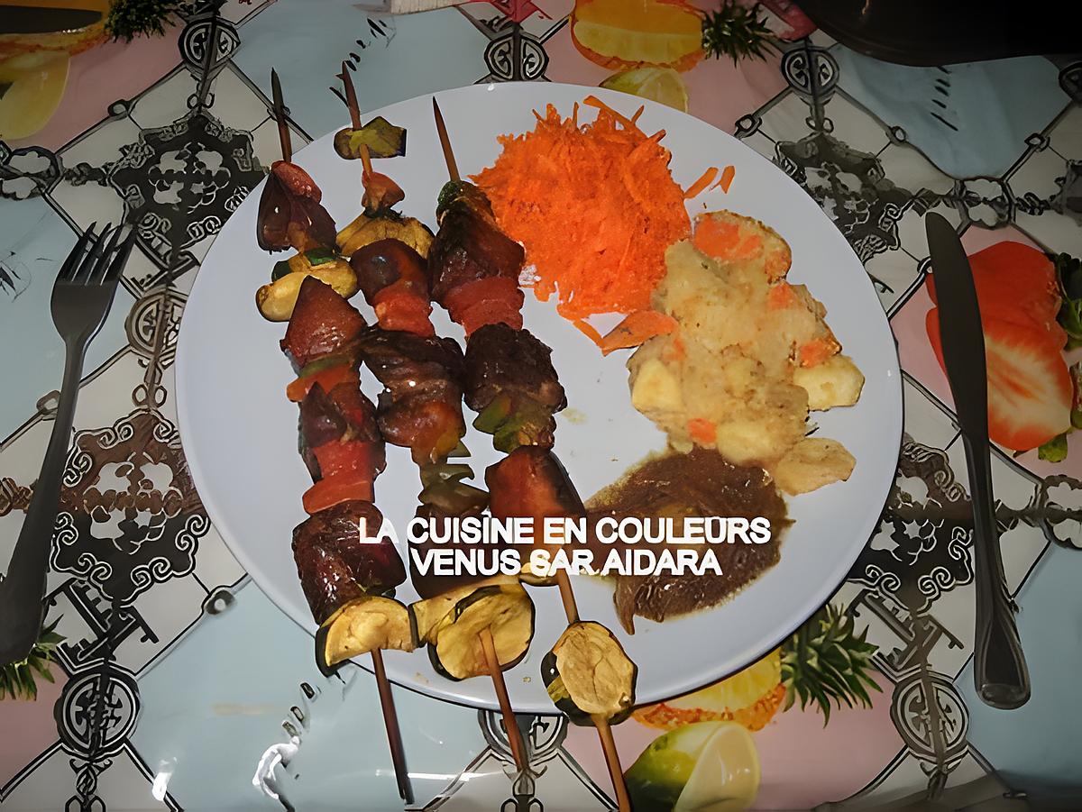 recette BROCHETTES DE FILETS DE SAUMON ET DE LEGUMES(ACCOMPAGNEMENT POMMES DE TERRE SAUTEES+CAROTTES RAPEES)