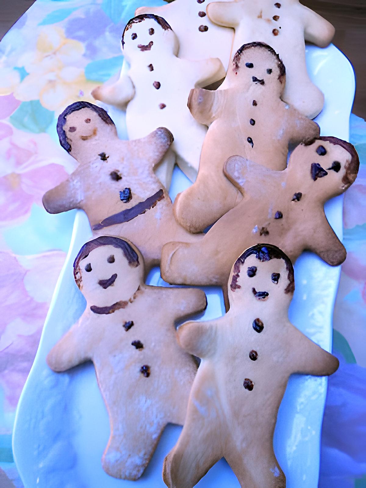 recette PETITS BONHOMMES EN BISCUIT