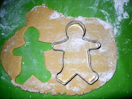 recette PETITS BONHOMMES EN BISCUIT