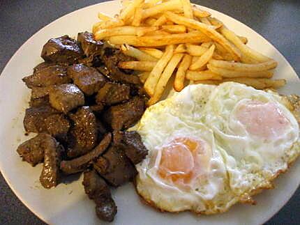 recette " Plato combinado N° 9 " Trio de Foie d'agneau. mariné ..Oeufs frits et pommes allumettes...." Pour femmes pressées...