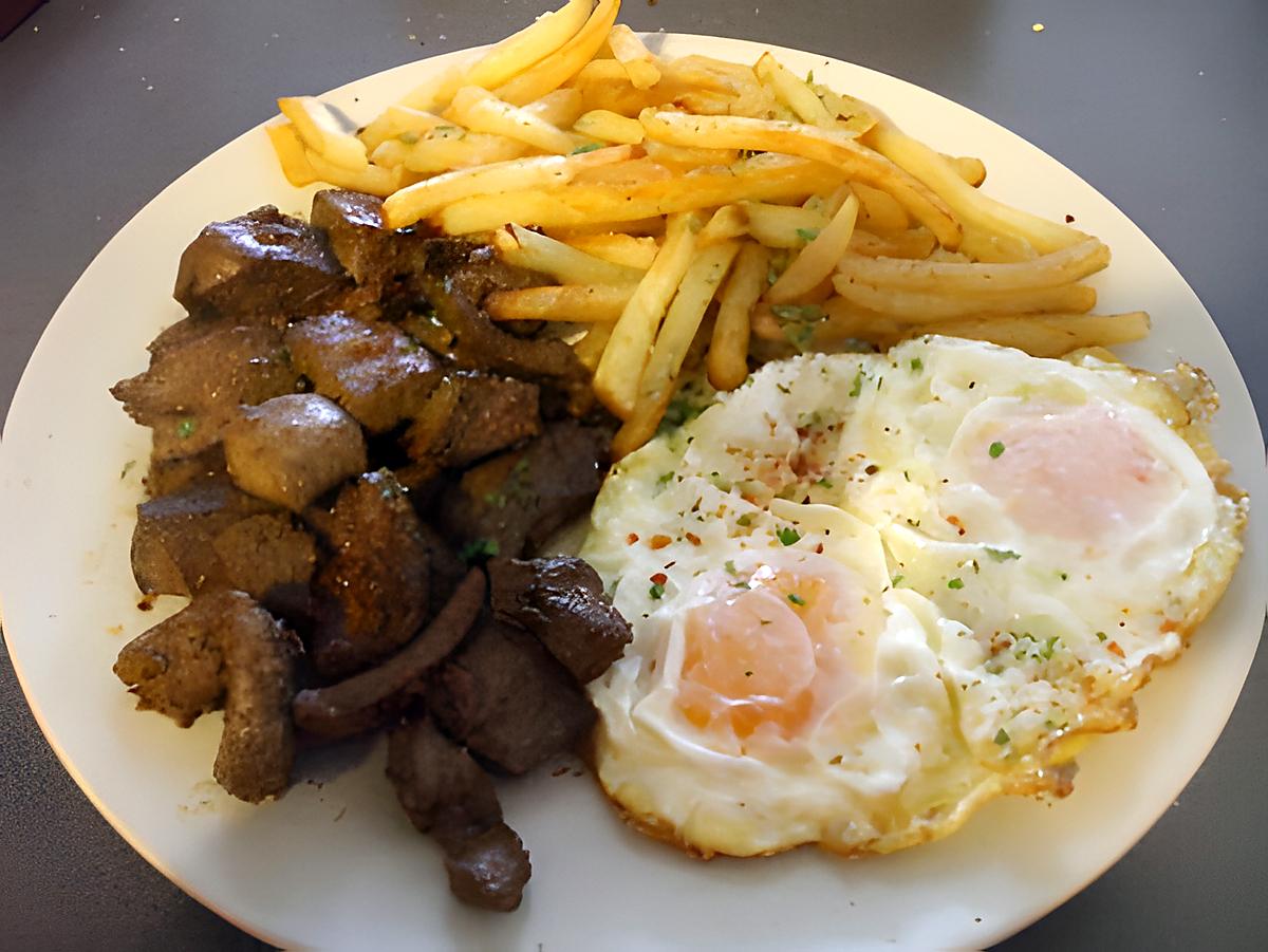 recette " Plato combinado N° 9 " Trio de Foie d'agneau. mariné ..Oeufs frits et pommes allumettes...." Pour femmes pressées...