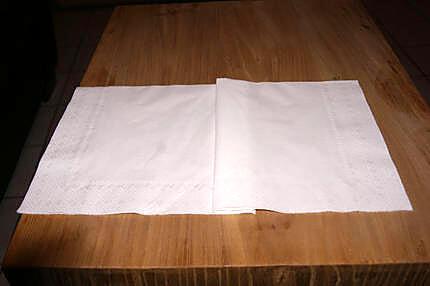 recette Idée de déco de table (blanc/doré) et en plus un pliage de serviette....