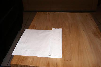 recette Idée de déco de table (blanc/doré) et en plus un pliage de serviette....