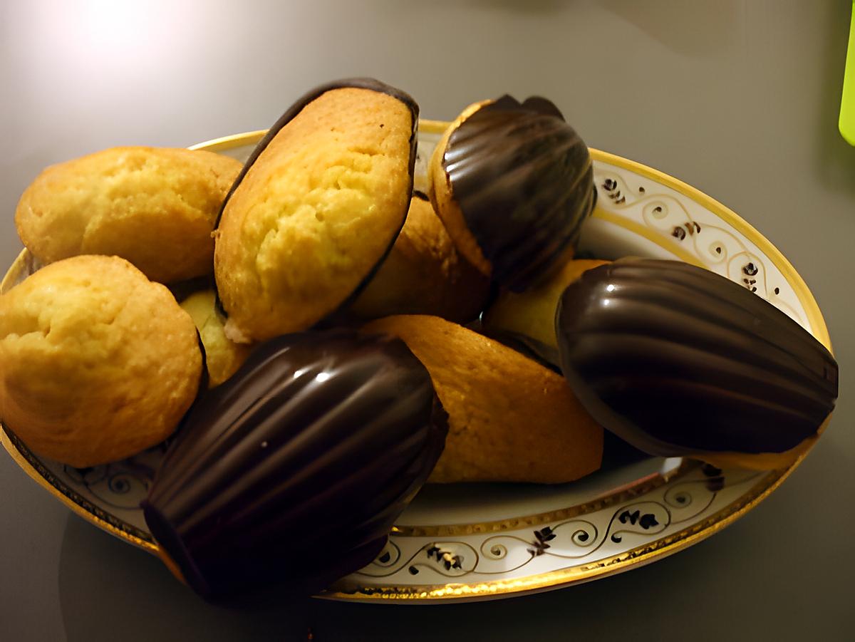 recette Madeleines pures beurre en coque de chocolat noir....