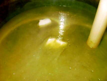 recette brrrrrrrrrrr,il fait froid,alors vite un bon repas potage complet bien chaud:  -soupe aux poids.-