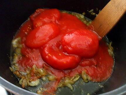 recette " Spaguettis sauce tomates.... courgettes... au bon goût d'origan..."