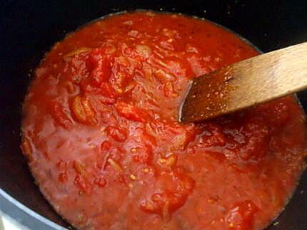 recette " Spaguettis sauce tomates.... courgettes... au bon goût d'origan..."