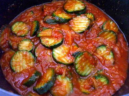 recette " Spaguettis sauce tomates.... courgettes... au bon goût d'origan..."