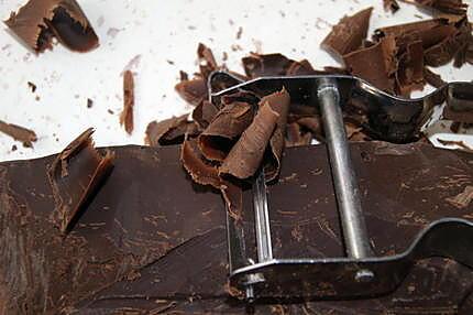 recette Deux astuces pour faire des copeaux de chocolat