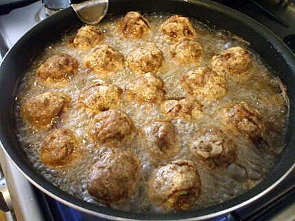 recette "Albondigas salsa de Azafran....con Patatas..."..( Boulettes de viande .... à la crème  et P.D.Terre sautées....)