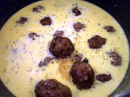 recette "Albondigas salsa de Azafran....con Patatas..."..( Boulettes de viande .... à la crème  et P.D.Terre sautées....)