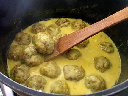 recette "Albondigas salsa de Azafran....con Patatas..."..( Boulettes de viande .... à la crème  et P.D.Terre sautées....)