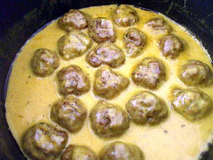 recette "Albondigas salsa de Azafran....con Patatas..."..( Boulettes de viande .... à la crème  et P.D.Terre sautées....)