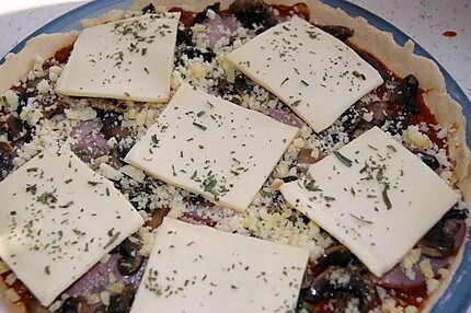 recette La pizza  "mamyloula"