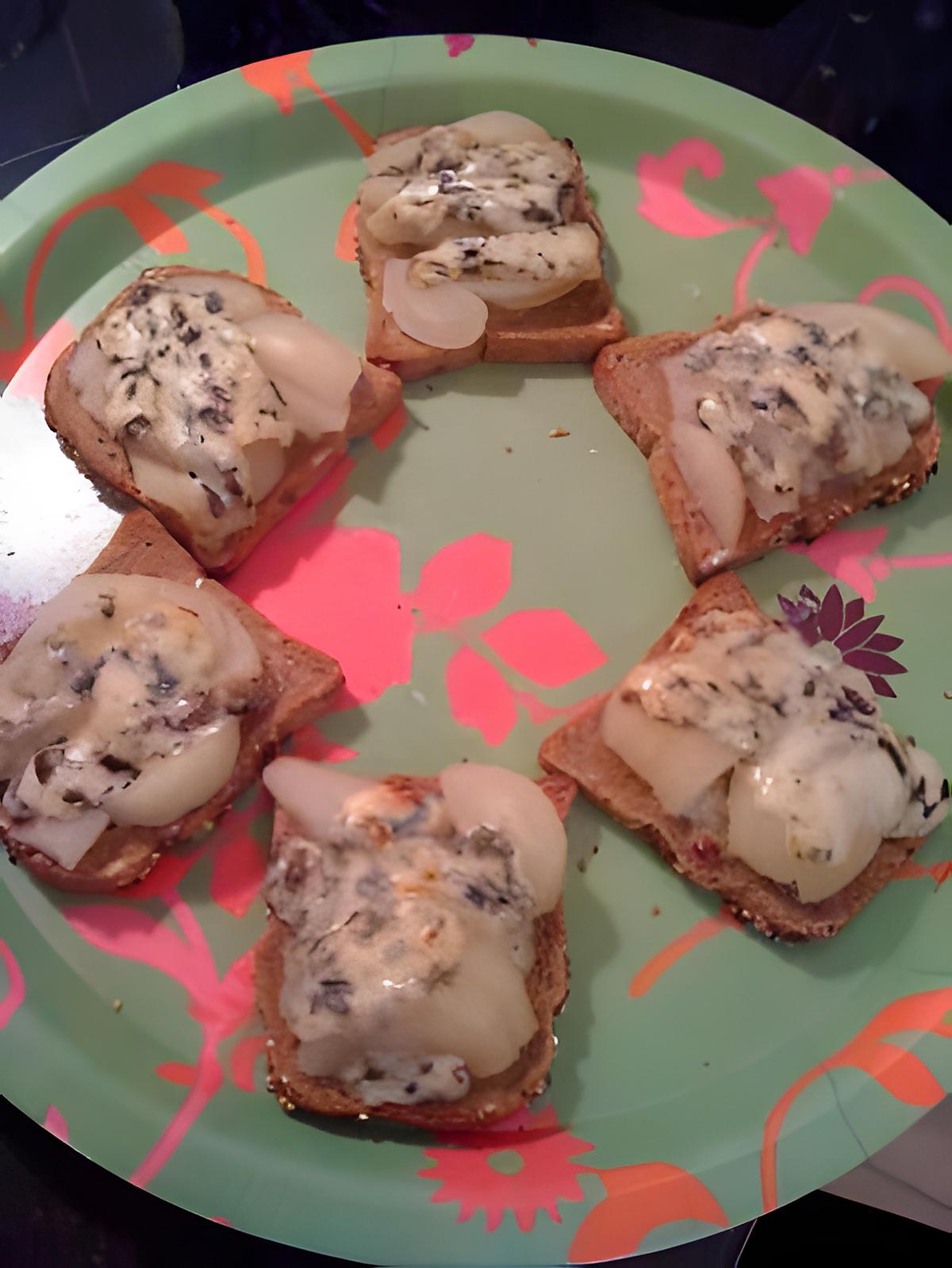 recette Tartines apéro à la fourme d'ambert,poire et miel.