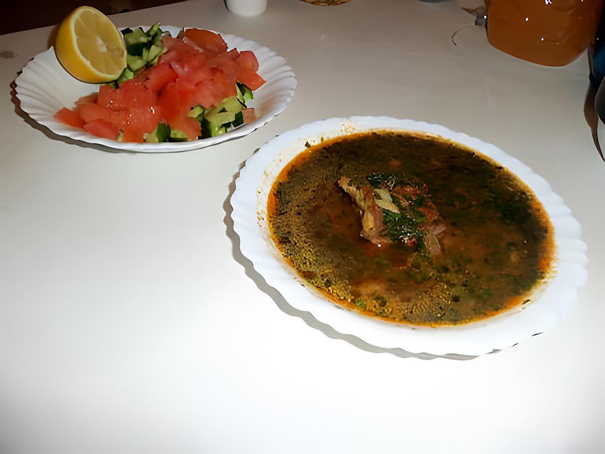 recette chorba: soupe tunisienne avec des "langues d'oiseaux"