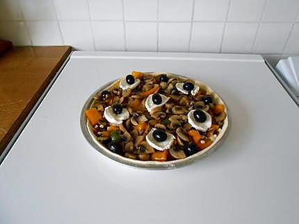 recette Pizza au boeuf haché, poivrons, champignons, mozza et chèvre.