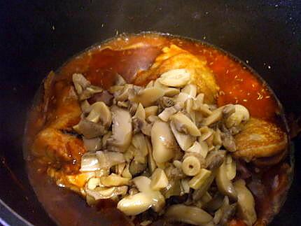recette Poulet ... sauce champignons et petits lardons...parfumé au thym...