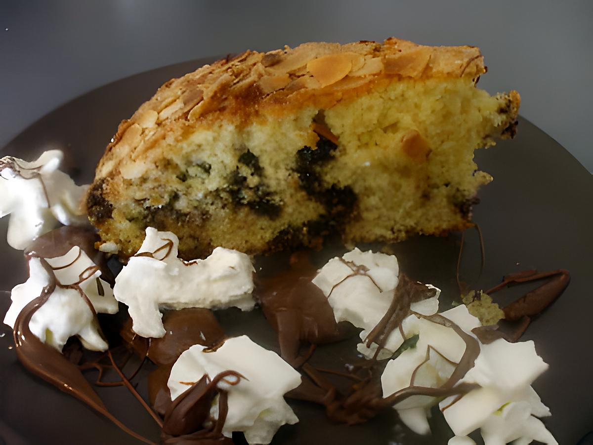 recette " Gâteau pépites de chocolat...amandes...garni de Nutella et Chantilly...."
