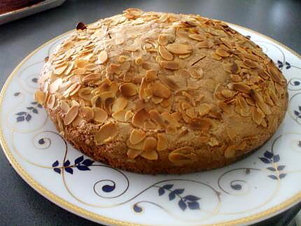 recette " Gâteau pépites de chocolat...amandes...garni de Nutella et Chantilly...."