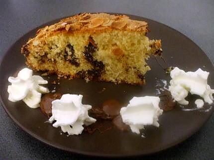 recette " Gâteau pépites de chocolat...amandes...garni de Nutella et Chantilly...."