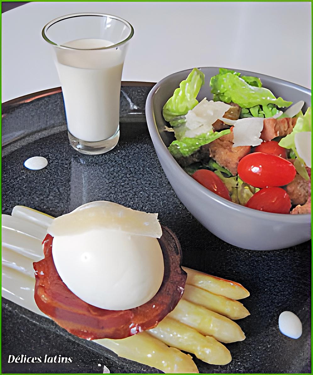 recette Asperges poêlées, oeuf mollet sur pancetta grillée, sauce et salade parmesan