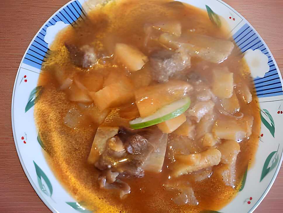recette Ragoût de banane vertes et manioc, avec de la viande au sauce tomate..