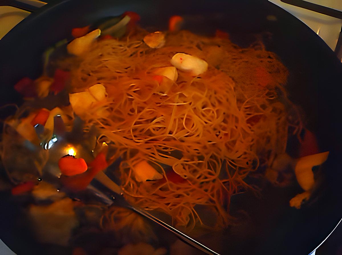 recette wok; blanc de poulet, legumes, nouille chinoise