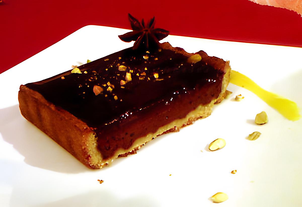 recette Tarte au chocolat épicé et pistache et son coulis de mangue anisé