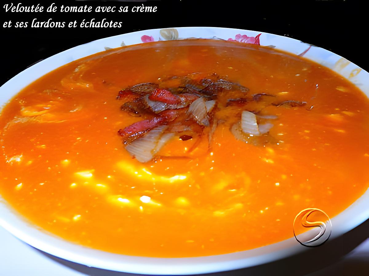 recette veloutée de tomate avec sa crème et ses lardons et échalotes