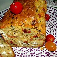 recette cake tomate séchées, feta, noisettes