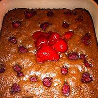 recette Brownie Chocolat Framboise avec sa deco fraises