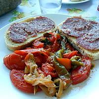 recette PEPERONATA  E CROSTINI CIAUSOLO   (OU SOUBRESSADE)