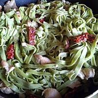 recette tagliatelles basilic au poulet tomates séchées, olive et sauce au parmesan