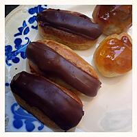 recette MINI ECLAIRS AU CHOCOLAT NOIR ET CHOUX DUCHESSE PRALINE