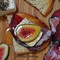 recette tartines de figues fraiches, coppa et fromage frais