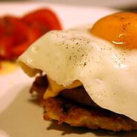 recette Oeuf au plat sur galette de pomme de terre et steak haché