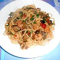 recette SPAGHETTI  ZUCCHINE  FUNGHI  E GAMBERI  (courgettes champignons et crevettes)