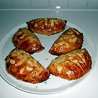 recette Petits chaussons de rois, bananes , pépites de chocolat et crème d'amande.