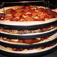 recette pizzas apirivrais/saucisses Montbéliard, boursin ail et fines herbes/saucisses Montbéliard