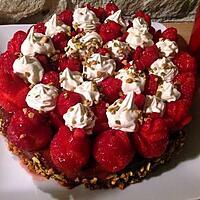 recette Tarte aux fraises, pistaches et chantilly au chocolat blanc