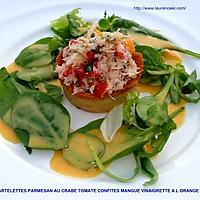 recette TARTELETTES PARMESAN AU CRABE TOMATES CONFITES MANGUE VINAIGRETTE A L ORANGE