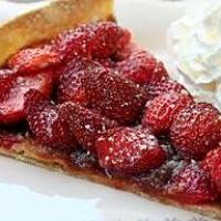 recette Tarte au fraises et crème de nèfles ultra simple