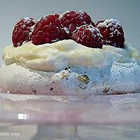 recette Pavlova de pistaches, crème de citron et framboises