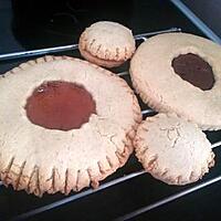 recette BISCUITS FOURRES NUTELLA / CONFITURE MANGUE