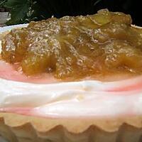 recette Tarte à la rhubarbe au mascarpone / gingembre confit et sirop de rose sur une pâte brisée au gingembre