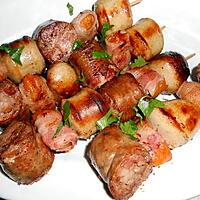 recette BROCHETTES D'ANDOUILLETTES BOUDINS BLANCS LARD ABRICOTS