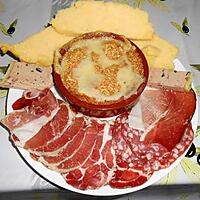 recette CAMEMBERT AU FOUR CHARCUTERIE ET POLENTA